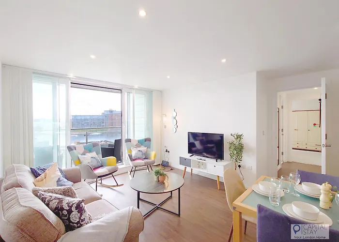 Fully Serviced Two Bed Apartment With River View