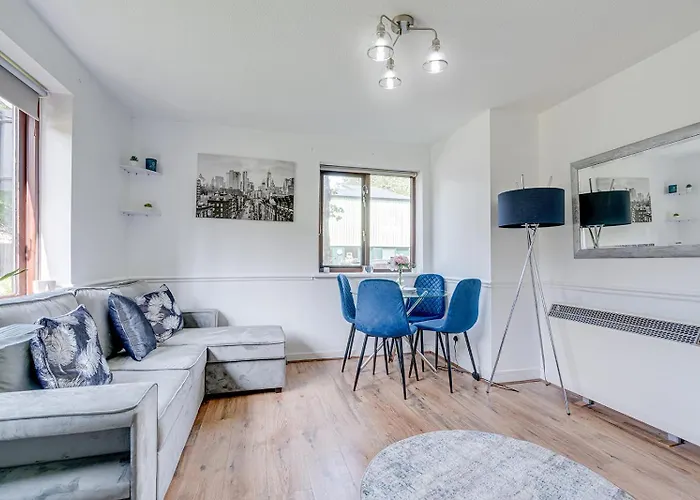 Canadawater-2Bedroom-1Bathroom-Wifi-Free Parking