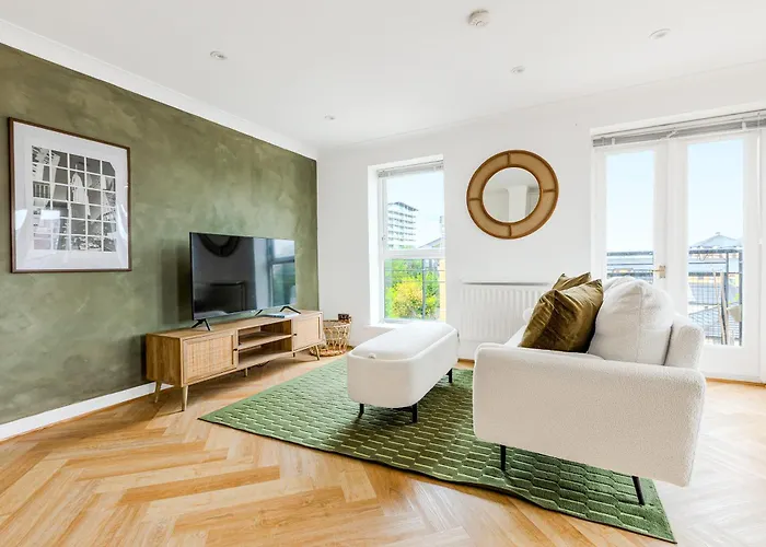 Bright New 2Br Flat With Balcony Near Excel London
