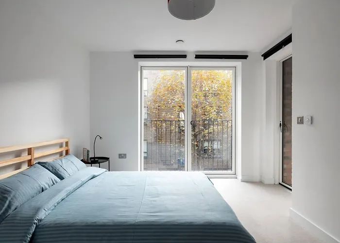 2 Mins Walk From Ucl Campus And London Stadium