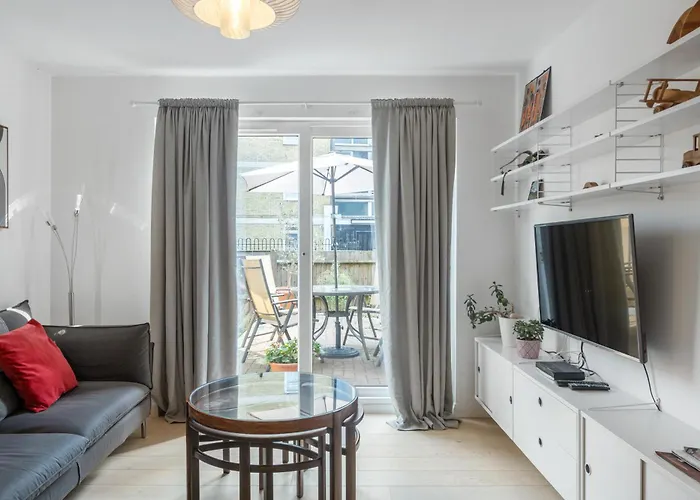 4 Bed 2 Bath - Modern Flat Right On Columbia Road!