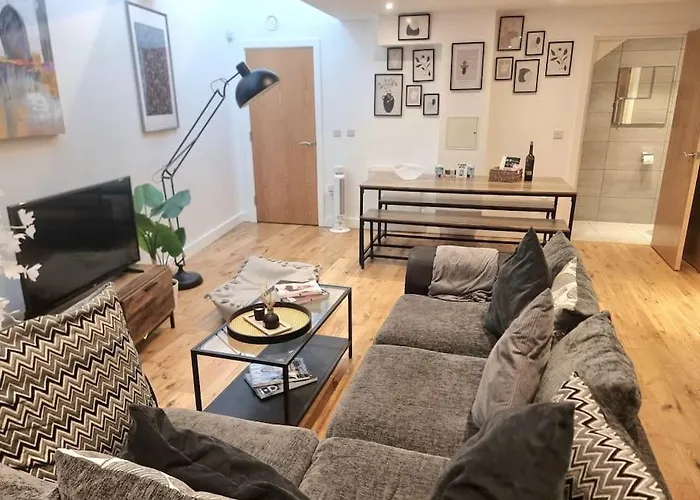 Large Duplex Flat At London Bridge