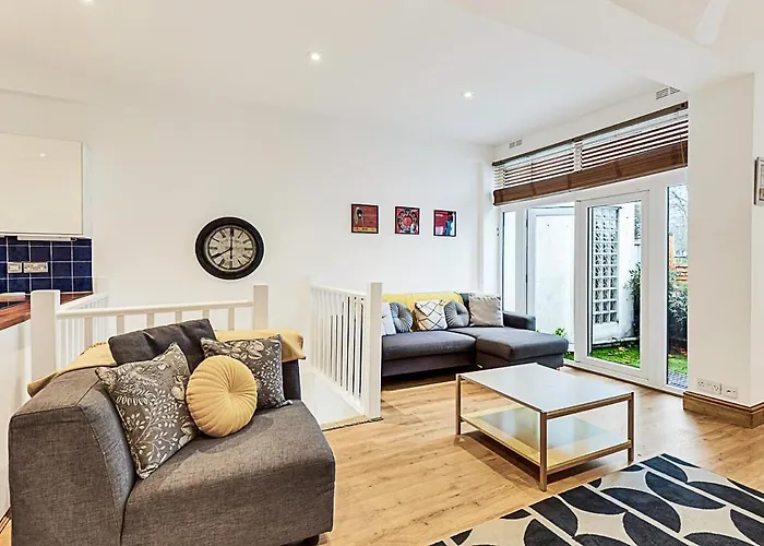 Modern Comfort Two Bedroom Gem On The Rye