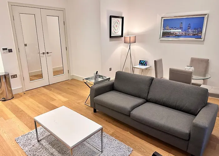 Apartment-Sleeps3-Hottub-Patio