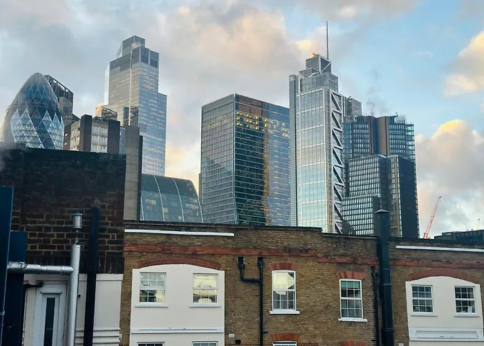 Flat In Aldgate East, London