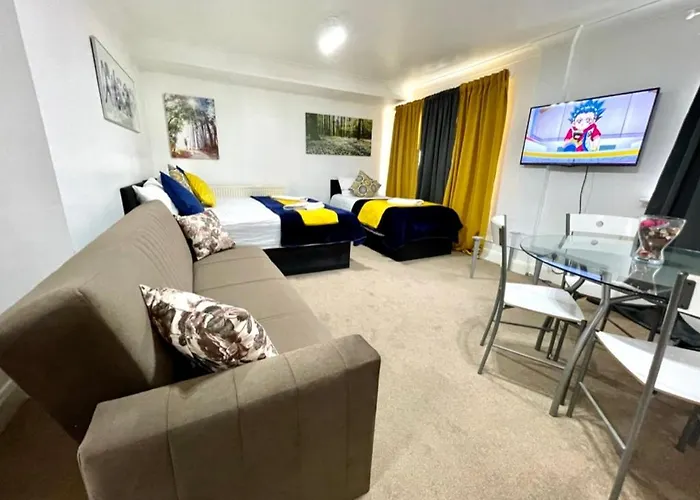 2 Bedrooms Modern Central London Apartment, Full Kitchen, 5 minutes Tube Station
