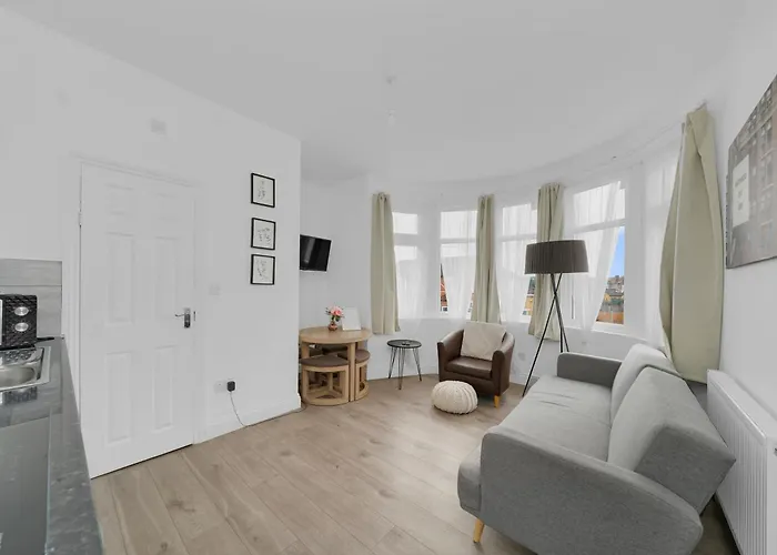 Startlet Stays Apartments - On Elizabeth Line With Free Parking