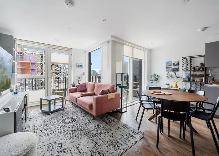 Impeccable Modern 2Br Apartment Peachy Stays