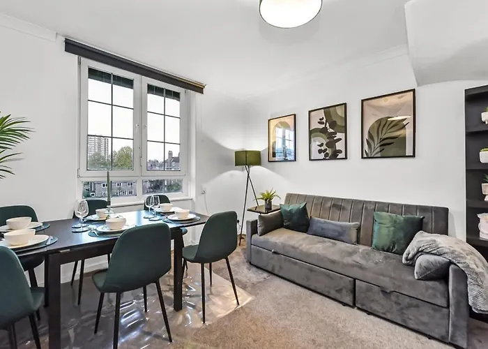 Cosy Cityscape Two Bed Apartment