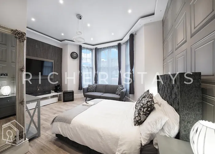 Hackney Suites - En-Suite Rooms & Amenities