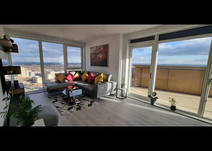 Shared-Luxury Stay Next To Heathrow