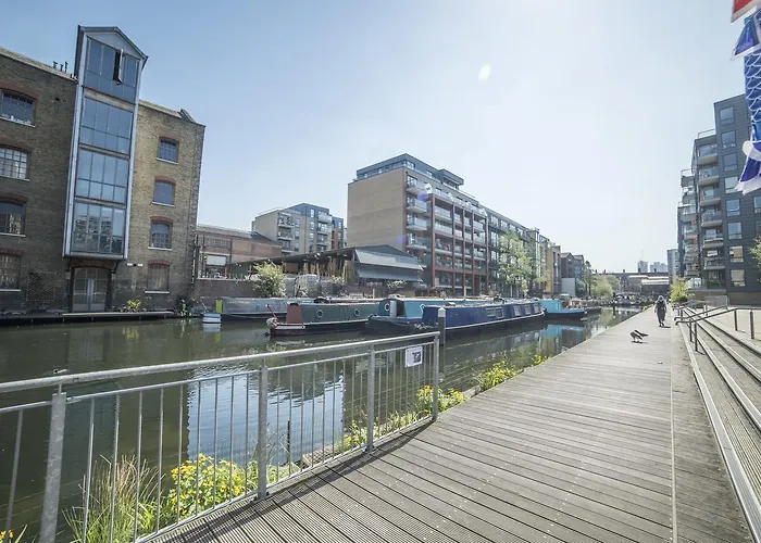 D8 - Canal View Apartment