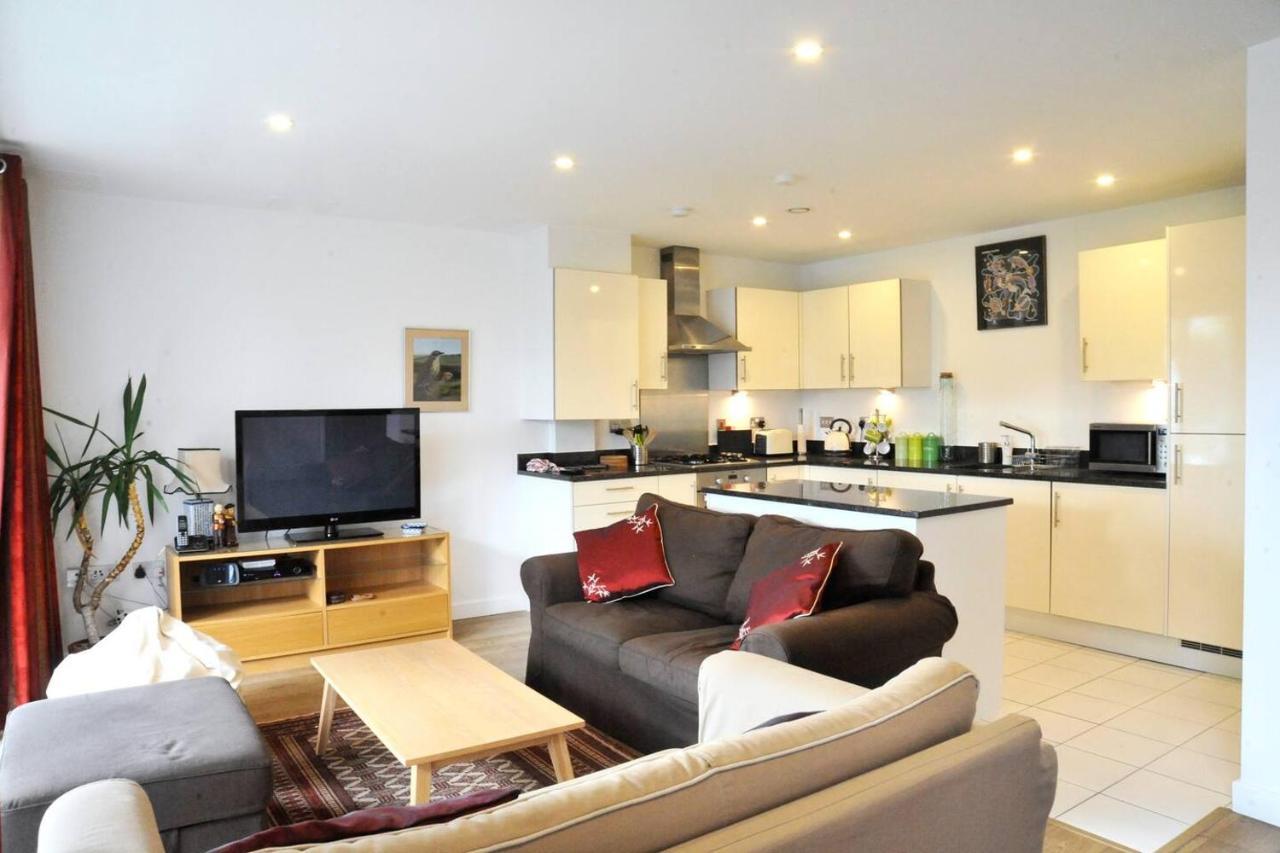 Wonderful, Bright Greenwich Sleeps 7 !