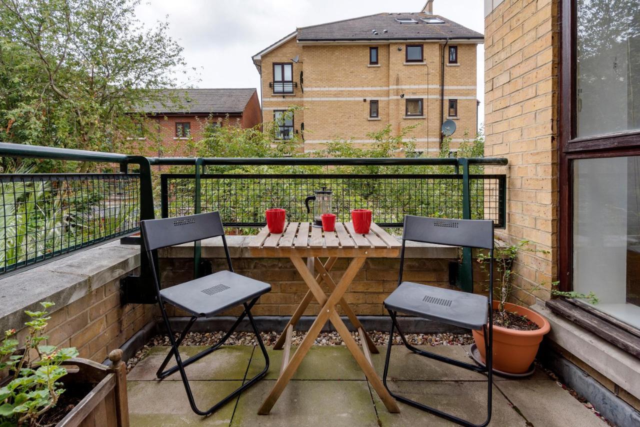 Apartment Panoramic Docklands With Waterfront Views