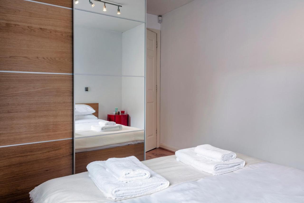 Panoramic Docklands With Waterfront Views *