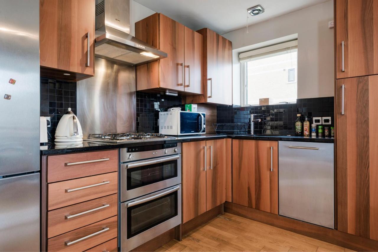 Apartment Panoramic Docklands With Waterfront Views London