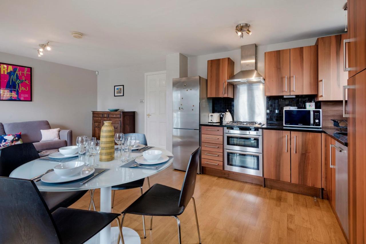 Apartment Panoramic Docklands With Waterfront Views *
