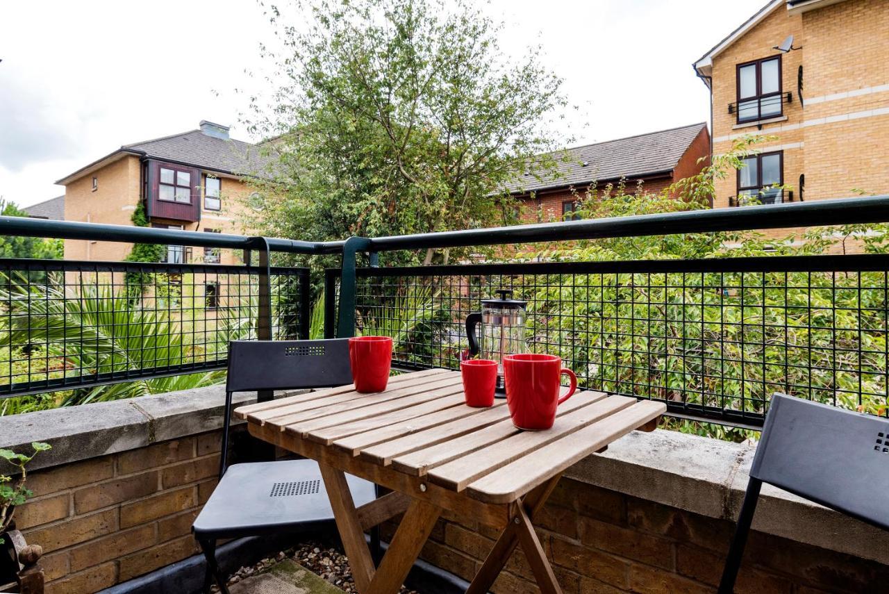 Apartment Panoramic Docklands With Waterfront Views *