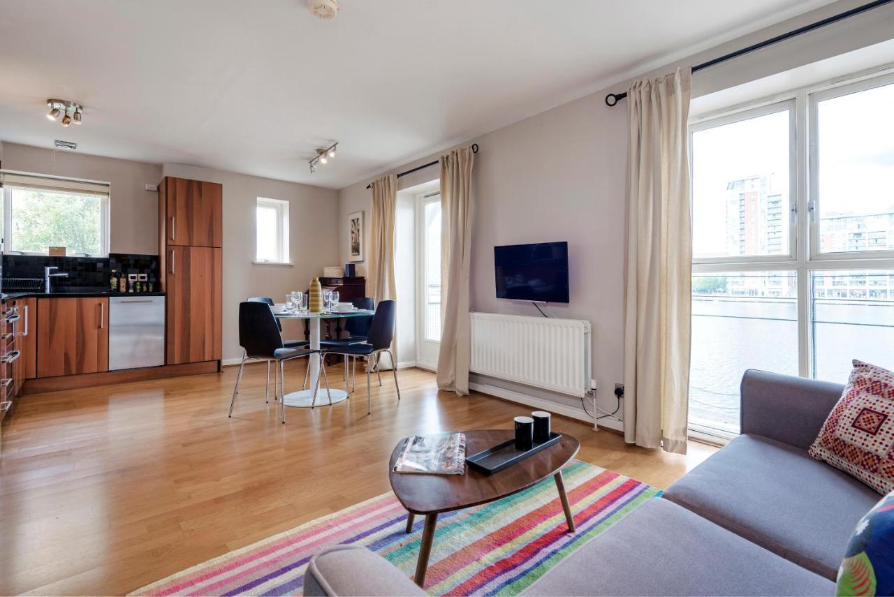 Apartment Panoramic Docklands With Waterfront Views *