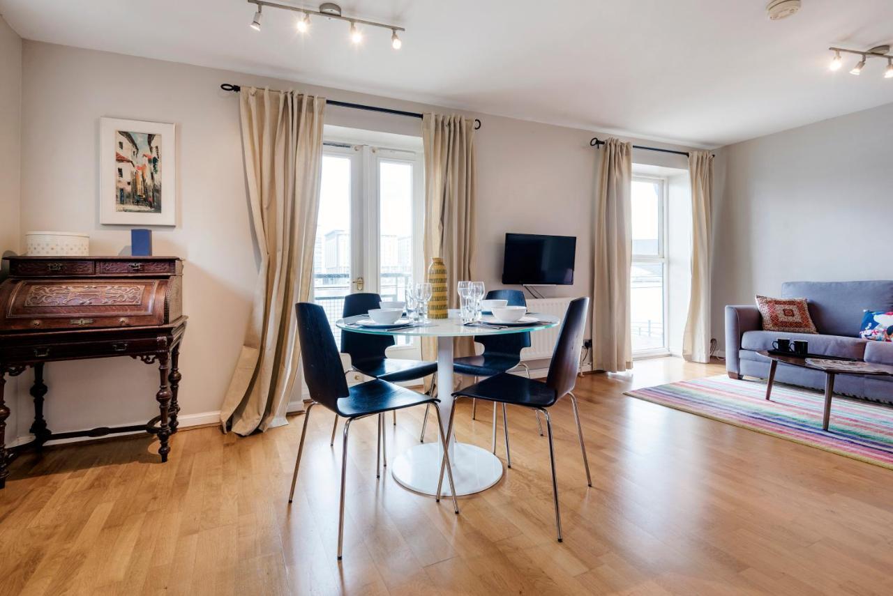 Panoramic Docklands With Waterfront Views Apartment