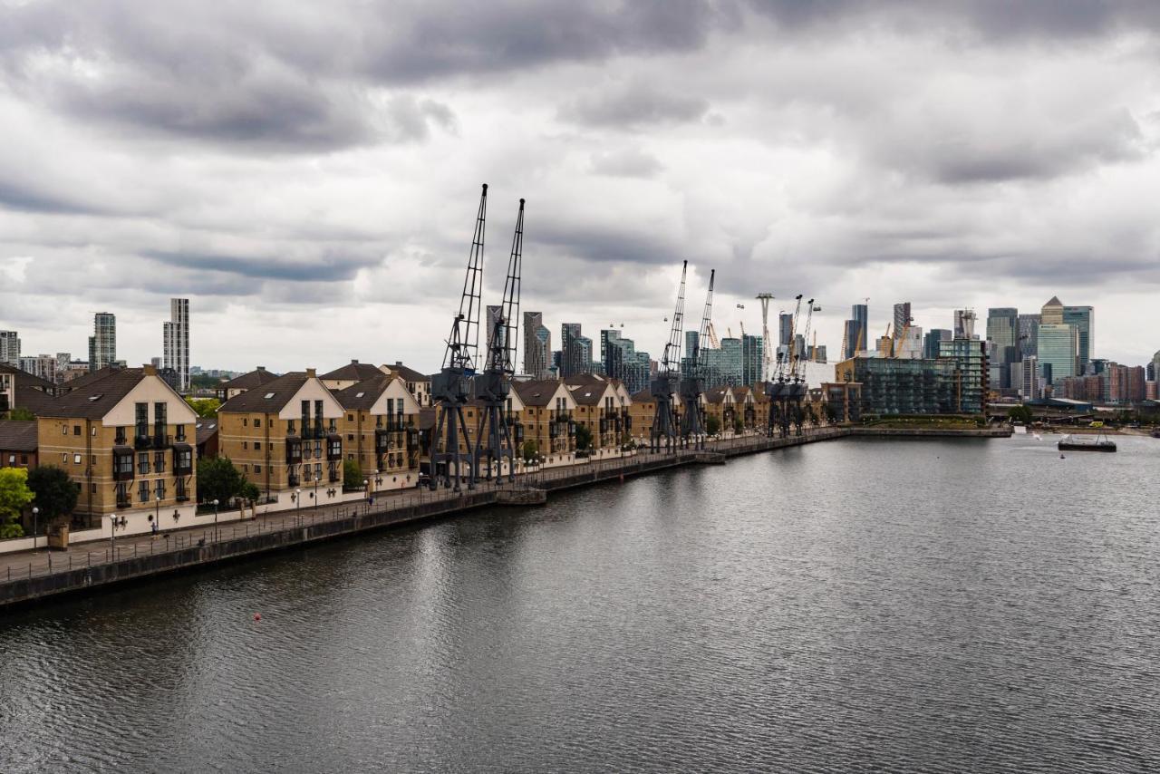 Panoramic Docklands With Waterfront Views Apartment London