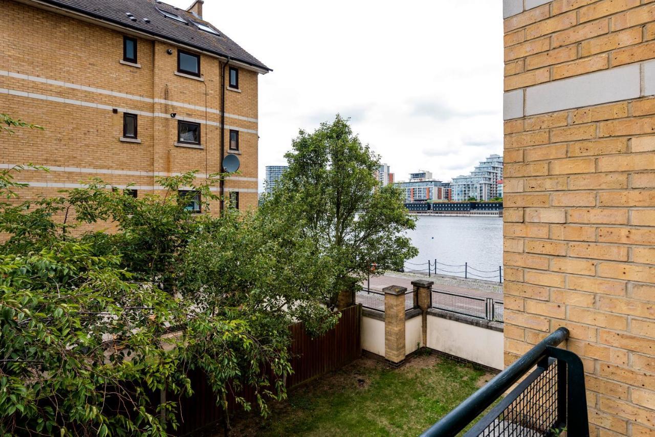 Panoramic Docklands With Waterfront Views *