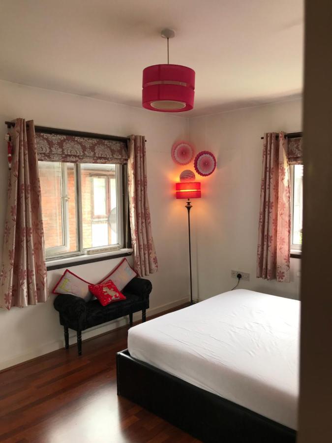 Holiday home Spacious House 15min To Canary Wharf/o2/excel/central