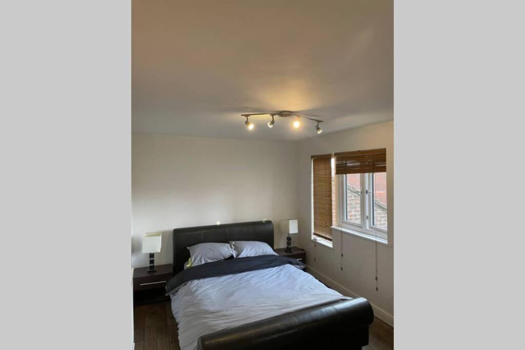 Apartment Beautiful Right Off Of Broadway Market
