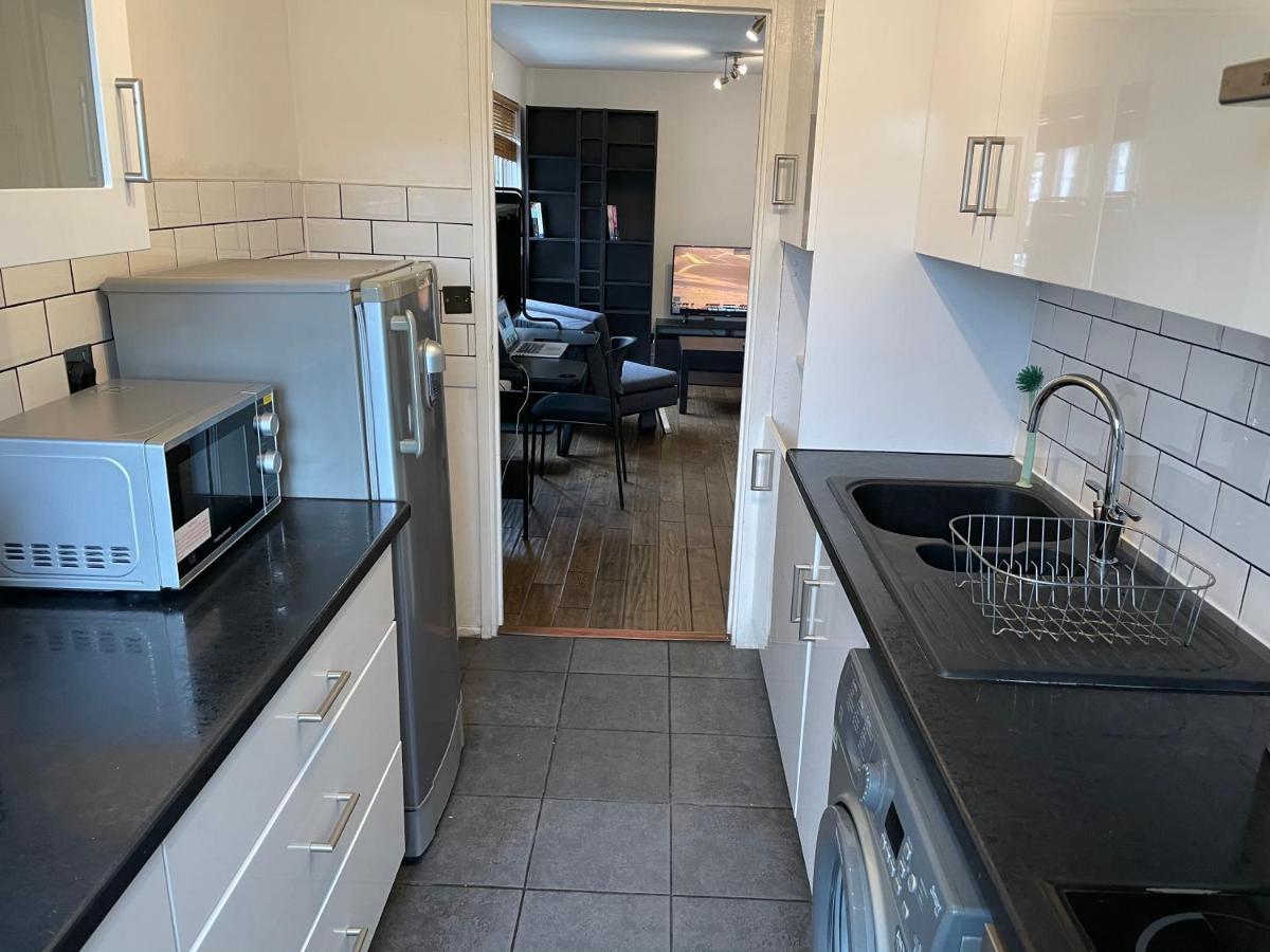 Beautiful Right Off Of Broadway Market Apartment *