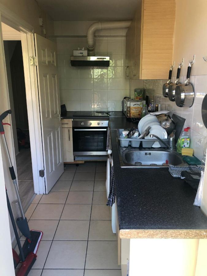 Privatunterkunft Double With Private Bathroom In A 2-bedrooms House London