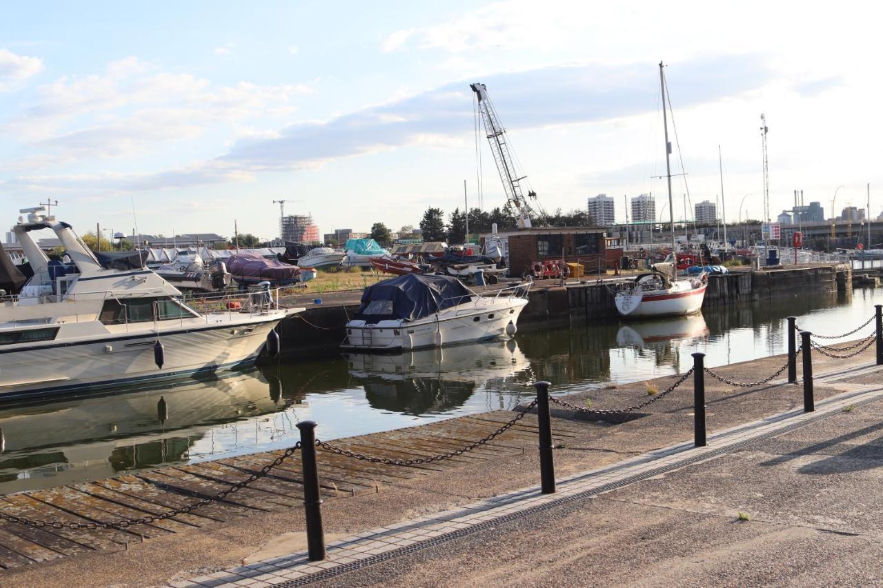 Apartment Destination Docklands London