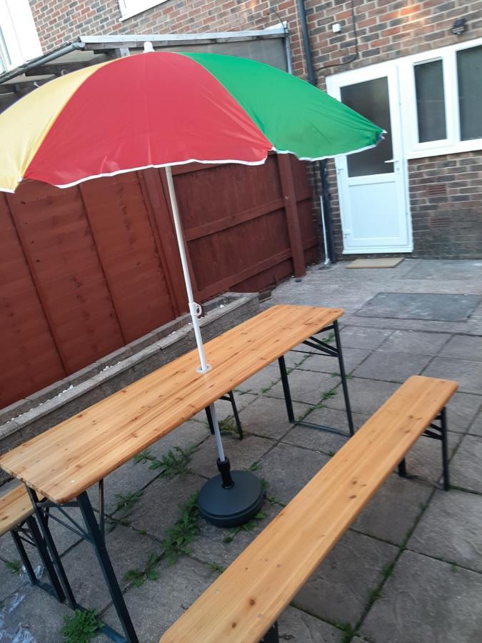Budget 4-bed House In Woolwich * Londres