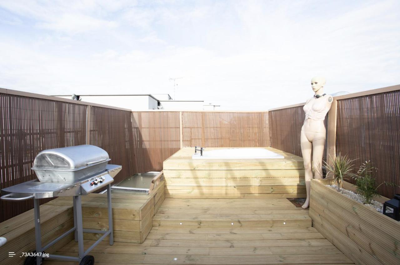 2 Bedroom Roof Terrace With Sauna Jakuzzi And Outdoor Cinema Appartement *