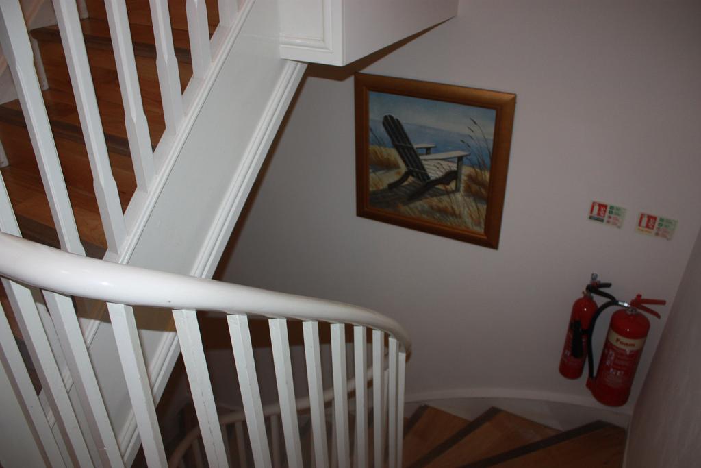 Corner House 3*