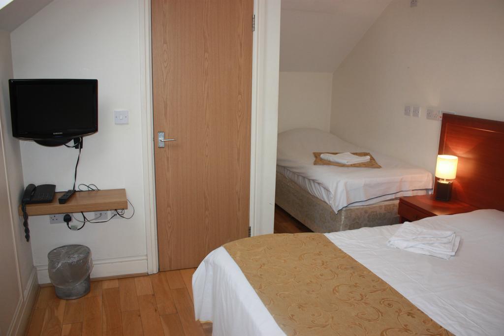 Corner House 3*