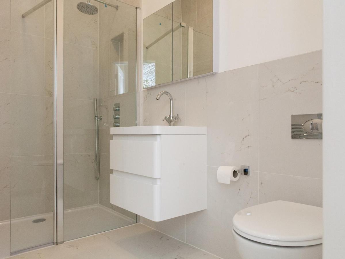 Pass The Keys - Spacious Flat With Private Sun Terrace In South East *