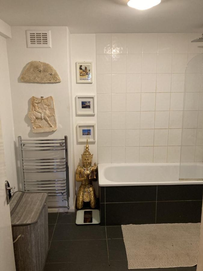 Garden Oasis Apartment: Central, Private & Parking Apartment London