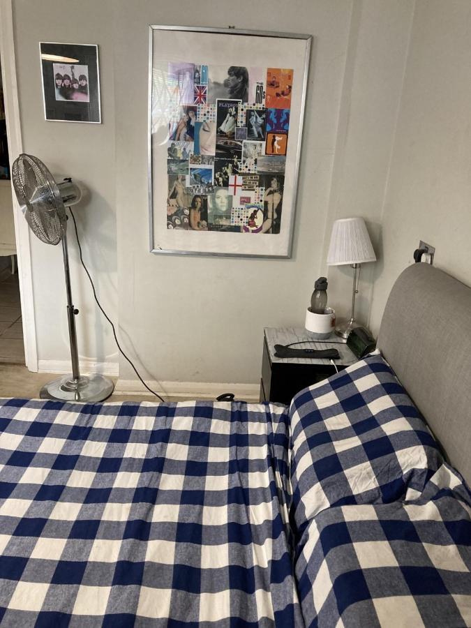 Apartment Garden Oasis Apartment: Central, Private & Parking London