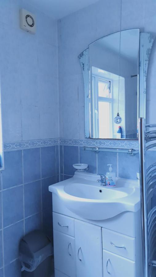 Stayeasy In Trendy Heart Of Bed and breakfast *