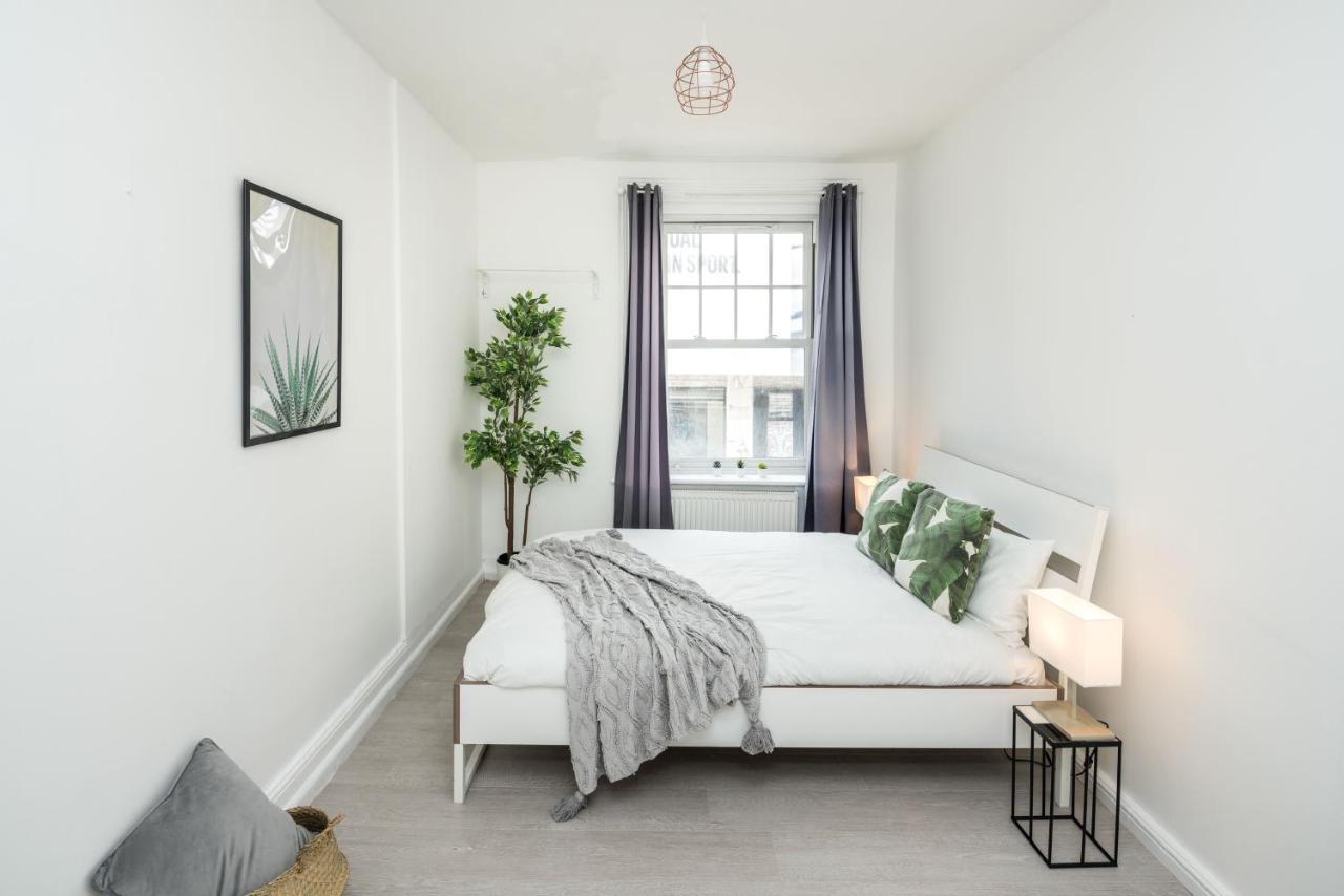 Pool-Cinema-Brick Lane-Shoreditch Apartment *