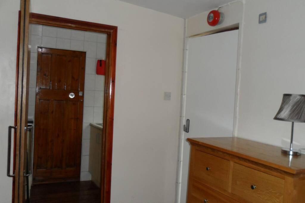 Bubblesbnb- Lovely 1 Bedroom Studio Flat * Londres