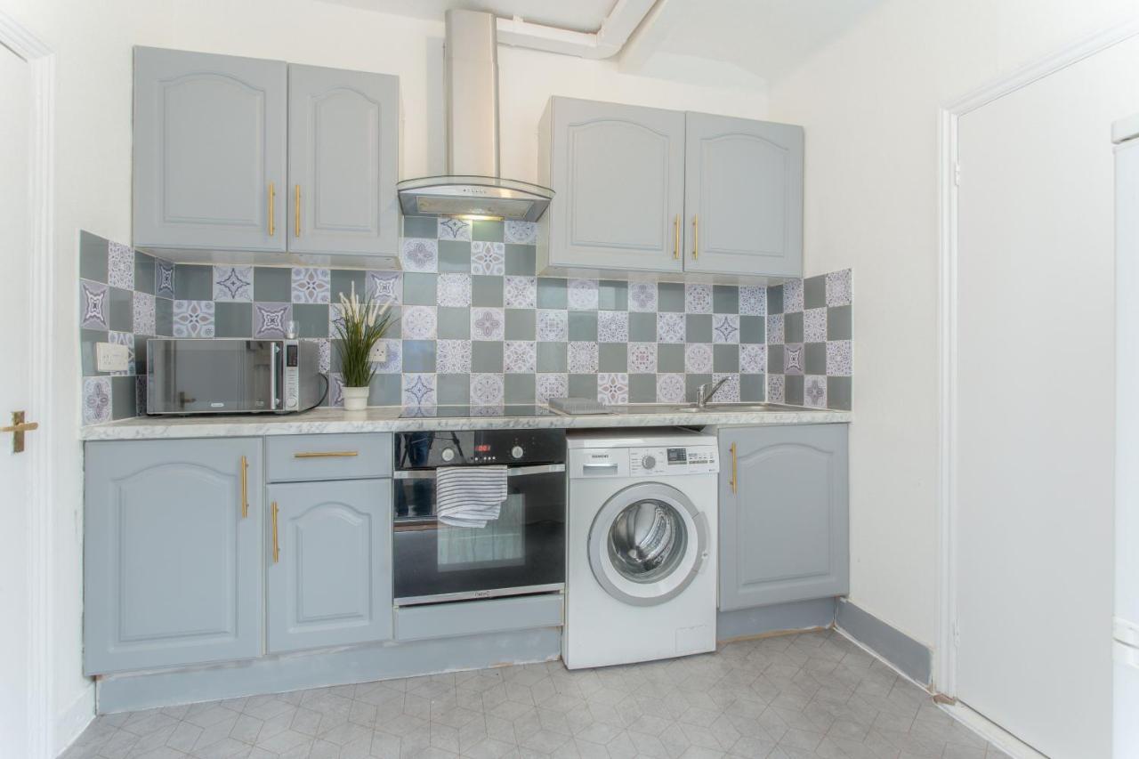 Holiday home Contemporary 3 Bed House With Spacious Garden Close To Stratford London