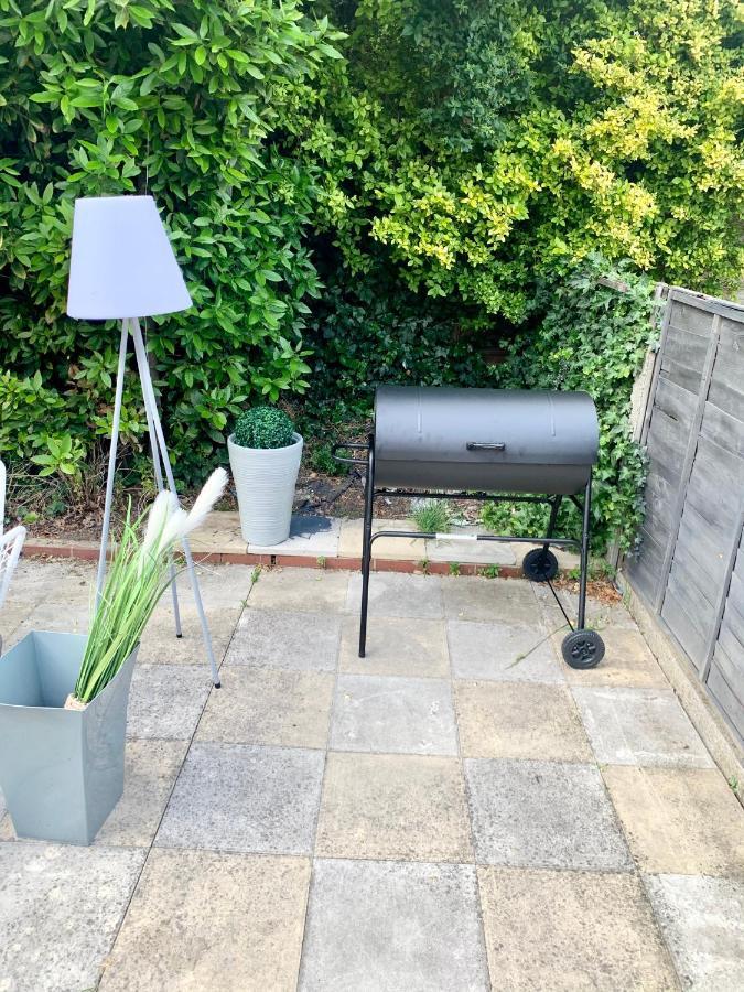 Holiday home Contemporary 3 Bed House With Spacious Garden Close To Stratford *