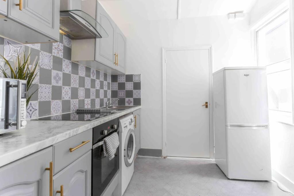 Contemporary 3 Bed House With Spacious Garden Close To Stratford Holiday home