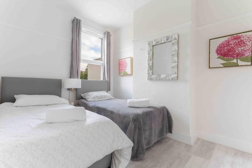Holiday home Contemporary 3 Bed House With Spacious Garden Close To Stratford London