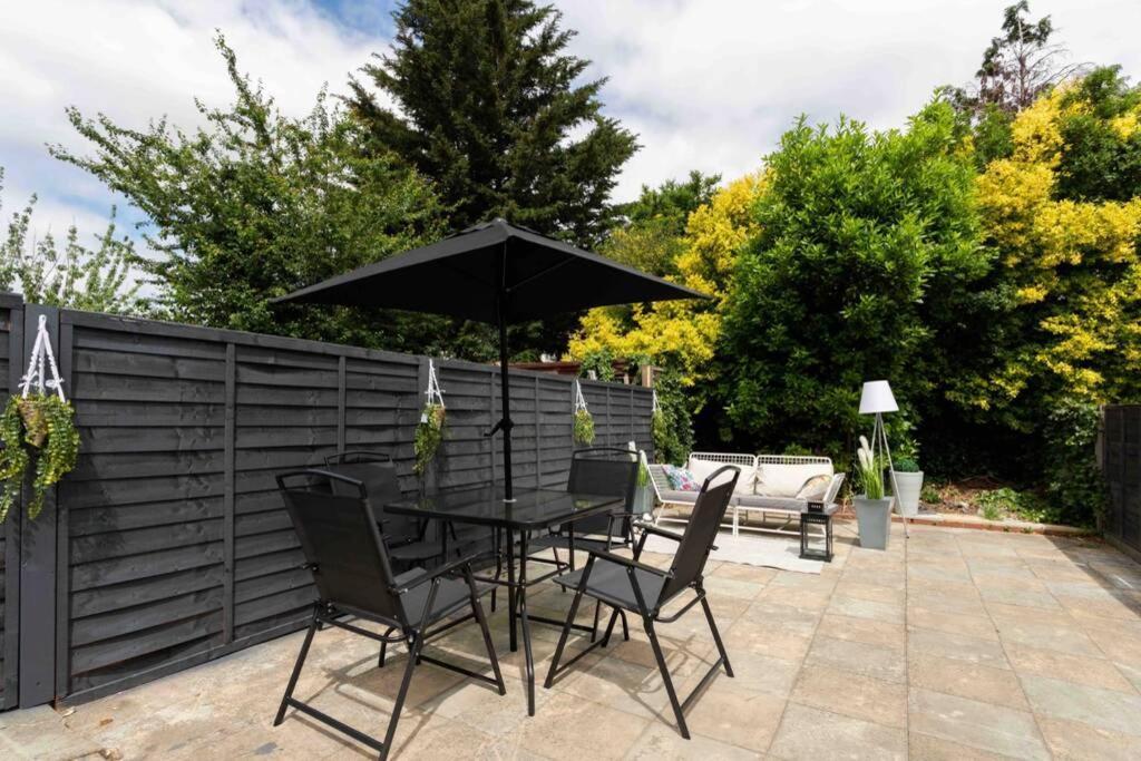 Contemporary 3 Bed House With Spacious Garden Close To Stratford Holiday home