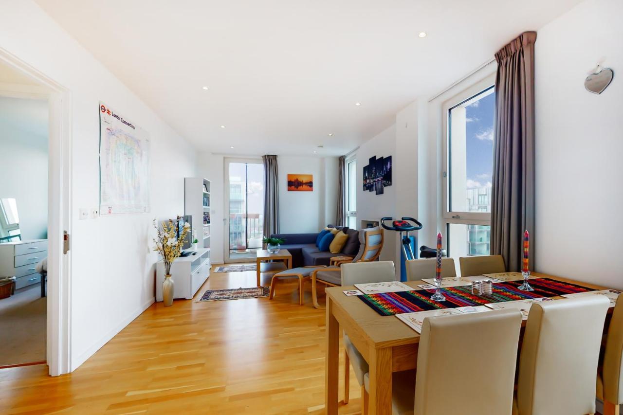 Lovely 2 Bedroom Flat With Balcony In Stratford * London