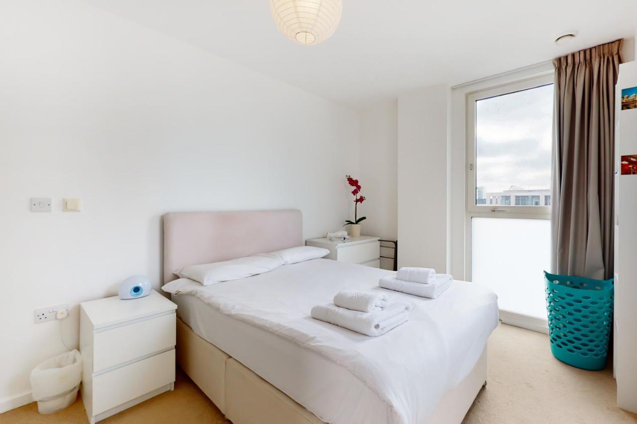 Lovely 2 Bedroom Flat With Balcony In Stratford Apartment *