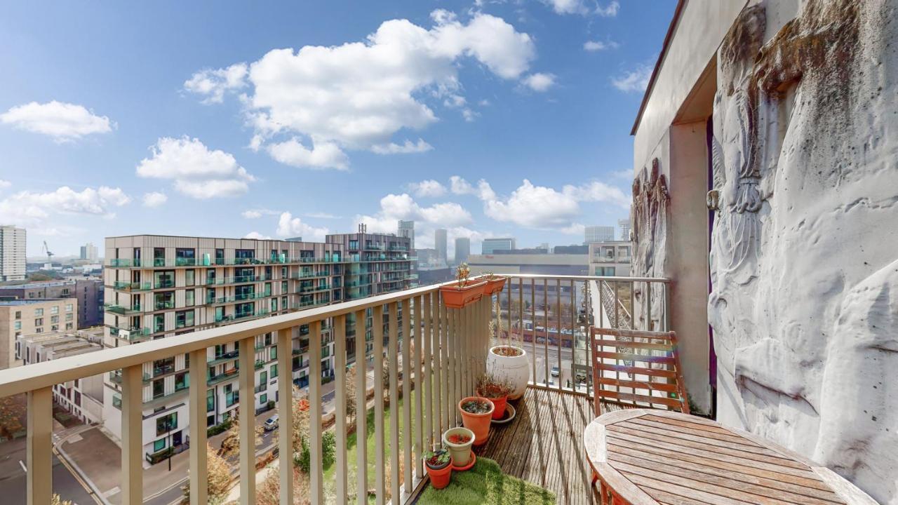 Lovely 2 Bedroom Flat With Balcony In Stratford Apartment London