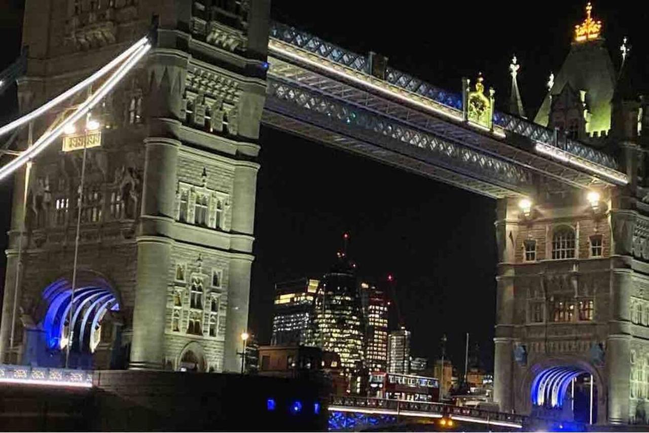 Remarkable Near Tower Bridge * Londres